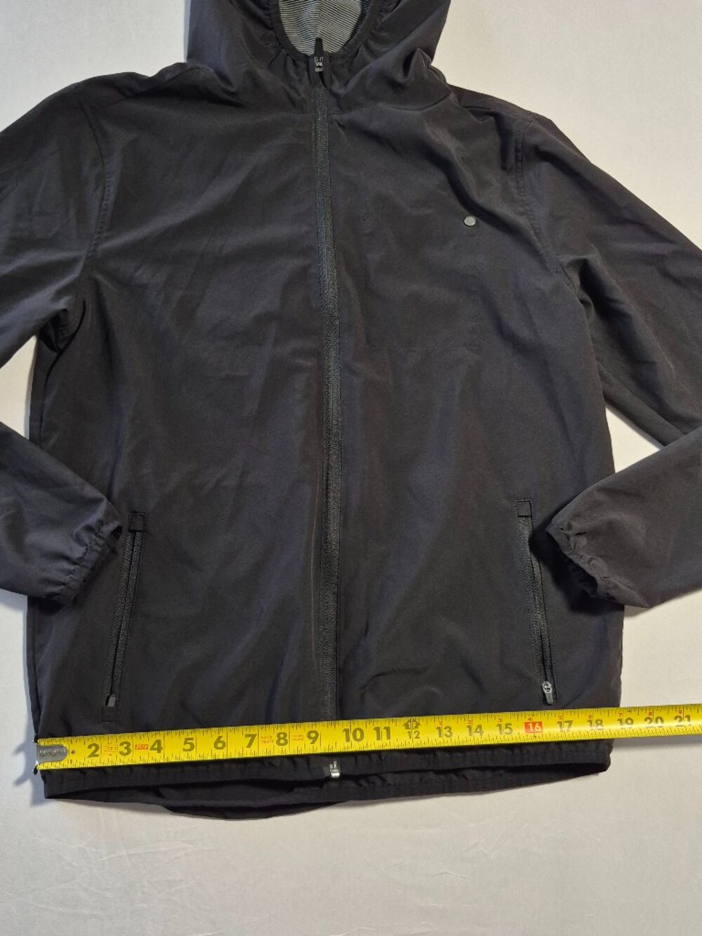 Vuori Outdoor Trainer Shell Jacket Mens M Black Hooded Lightweight V512 Full Zip - Picture 8 of 10